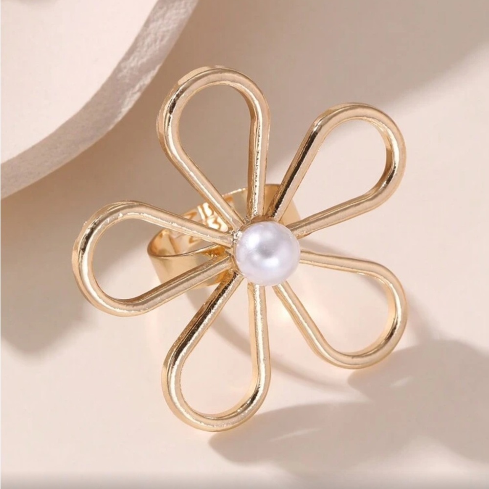 ✨NEW Gold tone and Pearl Starfish and Flower Ring Set - Picture 4 of 9
